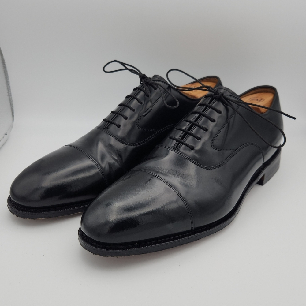 Size 10.5 Johnston and Murphy Black Melton Cap Toe